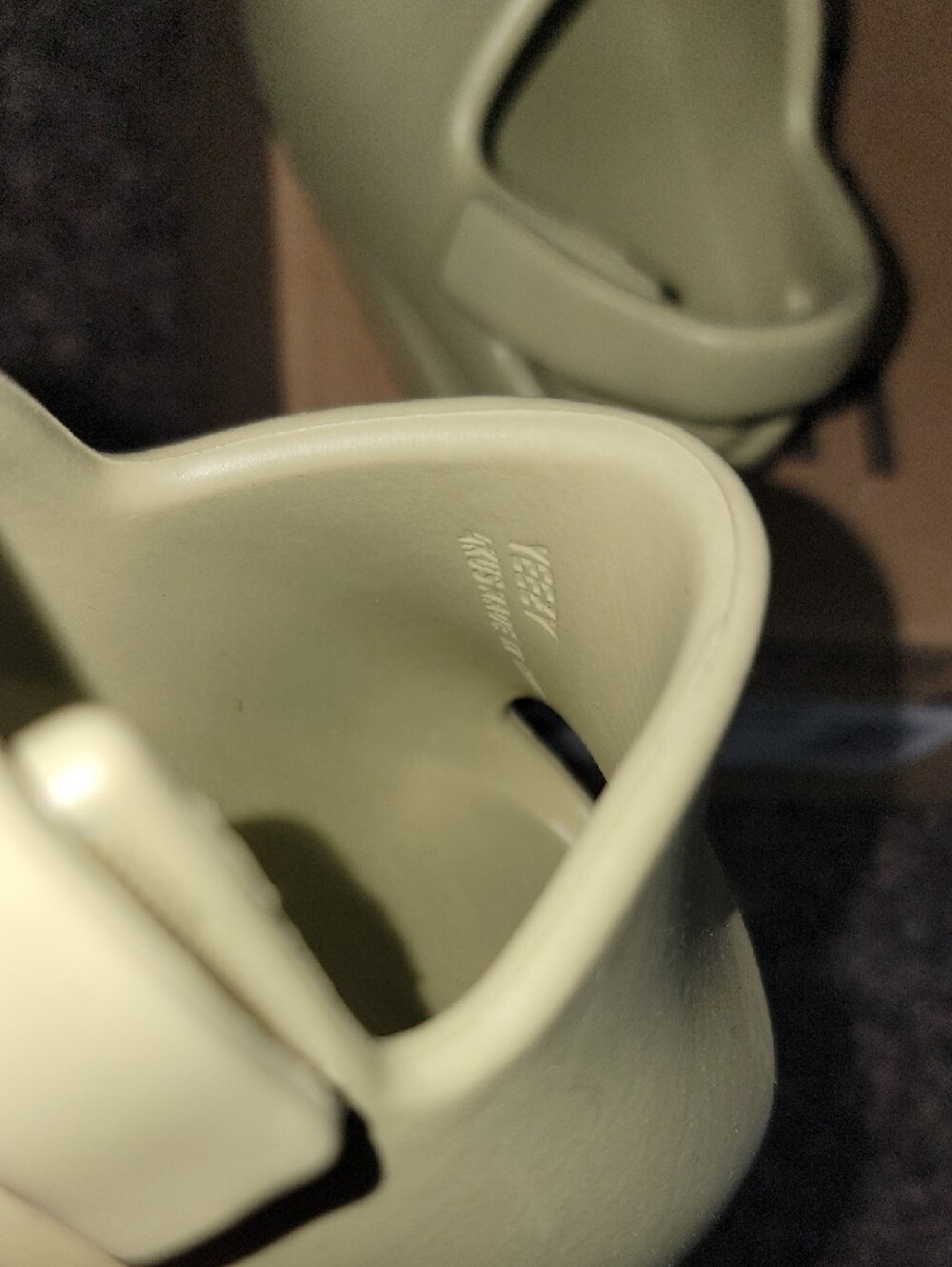 Adidas Infant Yeezy Slide Size 4k - Picture 10 of 15
